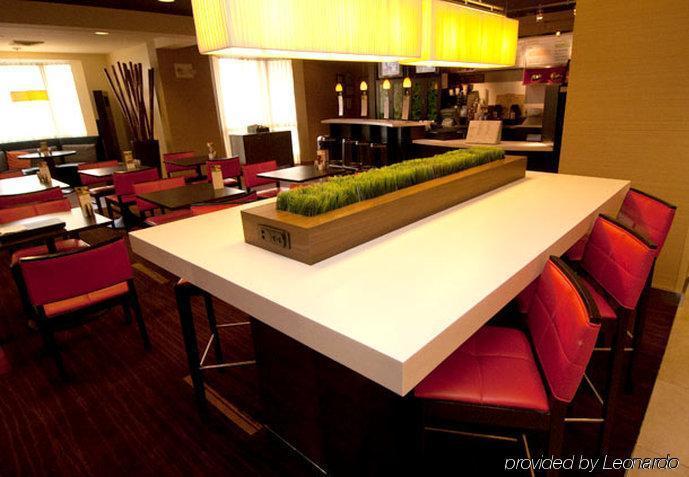 Courtyard By Marriott Monroe Airport Hotel Restoran gambar